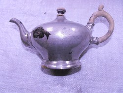 Kávé vagy tea kiöntő