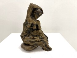 Tóth Vali bronz szobor nő akt lepellel