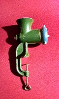 Retro fém játék-húsdaráló (1950–70-es évek) – működő, szétszedhető tekerő nélkül!