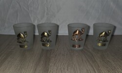 Egyiptomi feles poharak réz díszítéssel