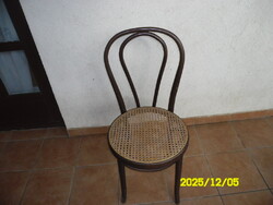 Fa  thonet szék, ülőke eredeti nádazással, sötét barna színben.