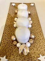 Ünnepi adventi karácsonyi asztalidísz fehér arany színekben