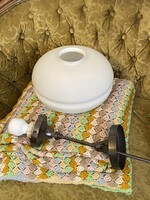 L. SZABÓ ERZSÉBET, OPÁL, TEJSZÍNŰ SZÍNŰ ÜVEG BÚRÁS, RÉZ PLAFON LÁMPA, IPARMŰVÉSZ CSILLÁR 66 X 31 CM