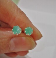 Szép kis ezüst button fülbevaló valódi szép színű smaragdokkal