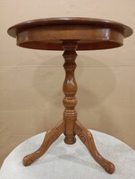 Intarziás, kis asztal