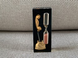 Kb. 50 éves  műanyag telefonos homokóra, telefonálás hosszát méri 3 perces egységben