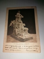 Erzsébet  királyné síremléke a családi sírboltban, Zala György szoborműve     1078.
