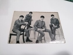 A The Beatles tagjai , egy eredeti  Dezo Hoffmann által készített 1963-as fotó képeslap 1072