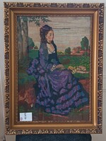 A Lilaruhás Nő-Régi, nagy méretű, (55x74 cm) jó témájú gobelin, gyönyörű keretben