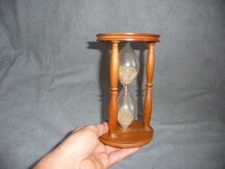 Régi homokóra nem antik de régi mutatós dekoráció díszes homokóra idómérő esztergált fa működő