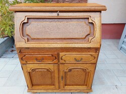 Eladó egy 2 fiókos , polcos TÖLGY írószekreter  Bútor nagyon szép állapotú, hibátlan.