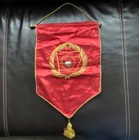 Újszerű retro eredeti Szocialista brigád zászló selyemre hímezve, 38 x 25 cm.