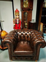 Teljesen újszerű antikolt barna angol bőr chesterfield fotel  ,gyönyörű , hibátlan állapotban