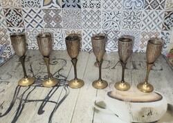 Talpas réz likőrös poharak, ezüstözött belsővél