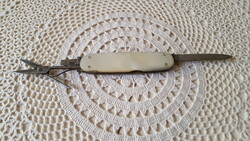 Régi jelzett,gyöngyházas zsebkés,kis ollóval