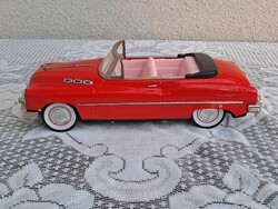 Retro lendkerekes lemez autó