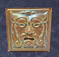 Zsolnay Prometheus, faunfejes eozin csempe 150 éves jubileumi jelzéssel keretében, 10,8 x 10,8 cm