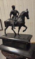 Colleoni lovas szobra bronz gránit talapzaton