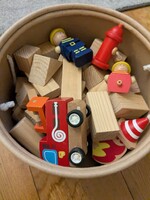 Fa építőjáték 2-3 éveseknek