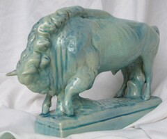 Zsolnay alapmázas porcelán bika, bölény 16,2 cm magas, talpazat 17 x 6 cm