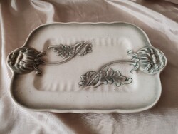 Segesvári fajansz kínáló