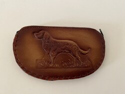 Bőr pénztárca vagy egyéb tároló, kutya díszítéssel, 16x9 cm.