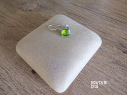 Single ezüst  fülbevaló gyönyörű peridot kővel