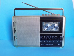 Retro ITT Tiny cassette 220 rádiós magnó