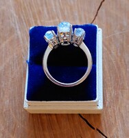 Gyönyörű ródiumozott ezüst gyűrű 3 holdkővel