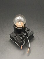 Régi, bakelit házas , bajonettzáras foglalat és Tungsram izzó 6V 18W A7 . Gyűjtőknek