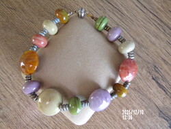 Csodás féldrágakövekből karkötő