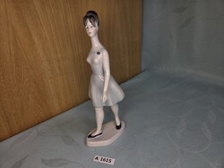 A1615 Hollóházi kék ruhás sétáló nő 25 cm