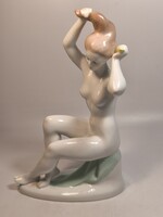 Aquincum porcelán fésülködő női akt szobor - 24 cm