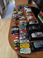 Eladó kb 60 db kisautó vegyes méretben