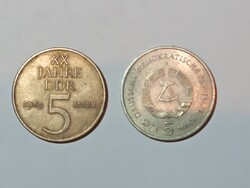 2db NDK/DDR 5 Mark, 1969 és 1971, a fotókon látható tartásban