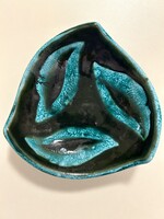 Fekete alapon türkizmintás kistál- Bodrogkeresztúri?