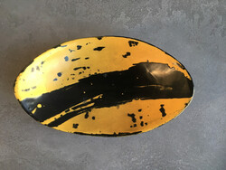 Gorka Lívia, Egyedi, kézzel formázott mázas kerámia tál.