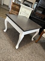 Kis asztal  eladó bp.17. Kerben