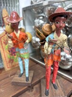 Kézzel készített papír és fa figurák