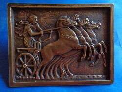 19.sz-i Bronz dombormű, amely a napistent ábrázolja egy négylovas fogaton,