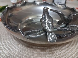 Ezüst kínálótál ágon ülő madarakkal