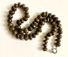 Bronzit nyakék amorf ásványokból