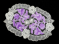 Lila fonallal kalocsai mintával hímzett riselt terítő 45 x 30 cm