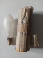 Régiség, gyűjtőknek! 1db régi típusú izzó. Kis foglalatos, specifikációit nem ismerem.
