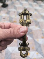 Antik réz öntvény díszes ajtó eltoló fogantyú szekrény réz vérét fogó