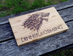 Vágódeszka trónok harca motivummal