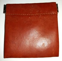 Retro mókusbarna MEMÓRIARUGÓS PÉNZTÁRCA  jó állapotban kiváló erős rugóval 8 x 8 cm