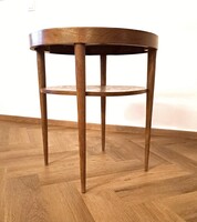 Kerek diófurnéros kisasztal