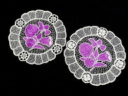 2 db Lila fonallal kalocsai mintával hímzett riselt terítő 23 cm