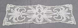 Régi vert csipke kézimunka , asztalközép 70 x 25 cm.